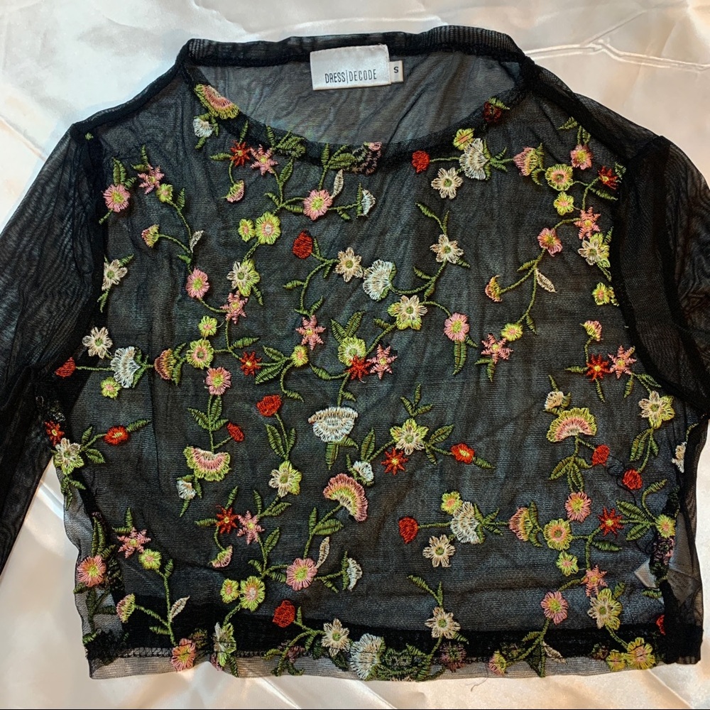 LF Dresscode Floral Mesh Crop Top - Picture 3 of 11